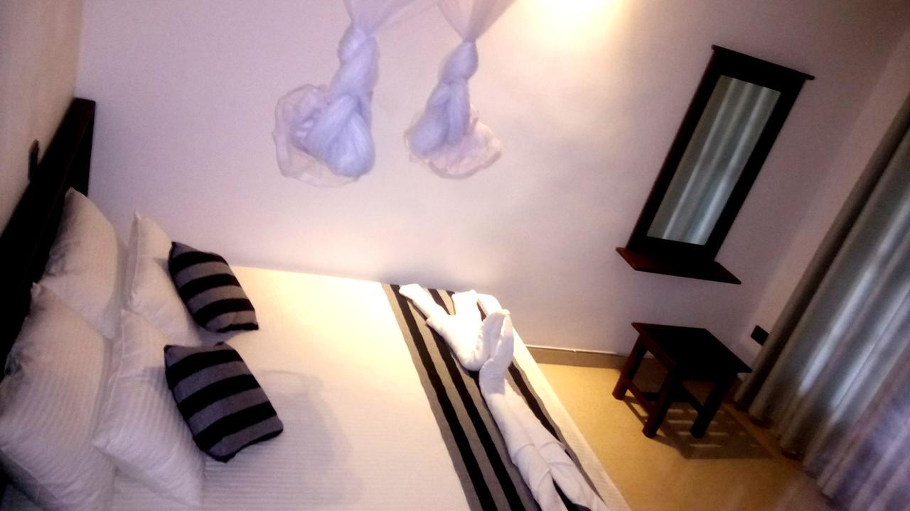 Induwara Safari Resort Uda Walawe Extérieur photo