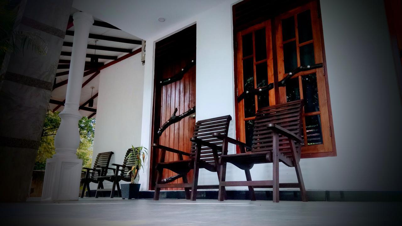 Induwara Safari Resort Uda Walawe Extérieur photo