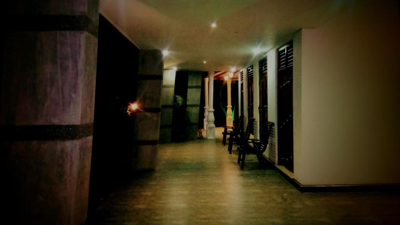 Induwara Safari Resort Uda Walawe Extérieur photo