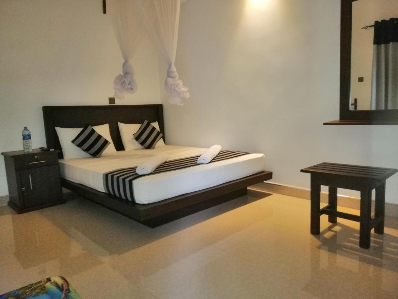 Induwara Safari Resort Uda Walawe Extérieur photo