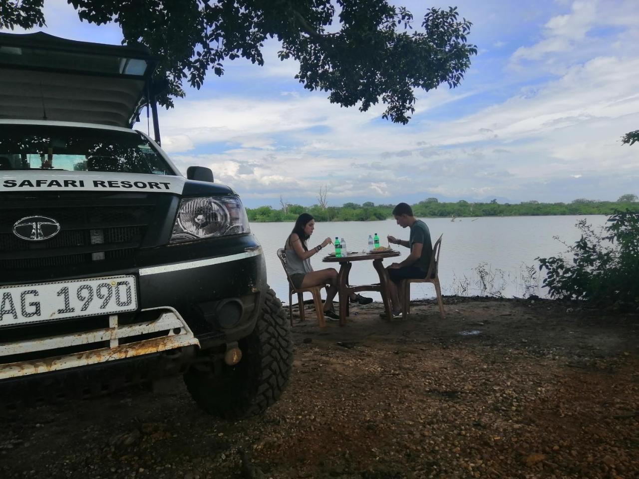 Induwara Safari Resort Uda Walawe Extérieur photo