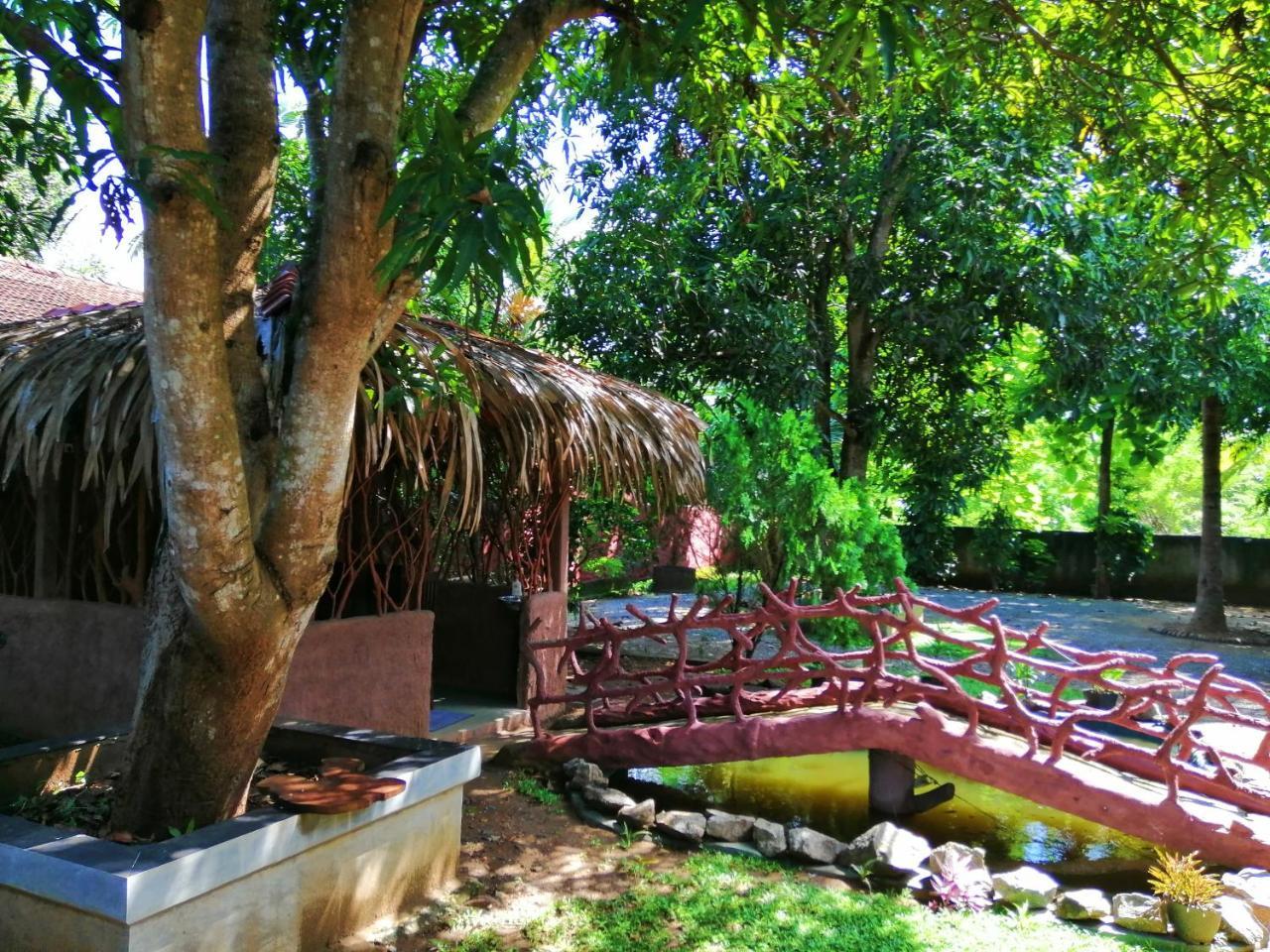 Induwara Safari Resort Uda Walawe Extérieur photo